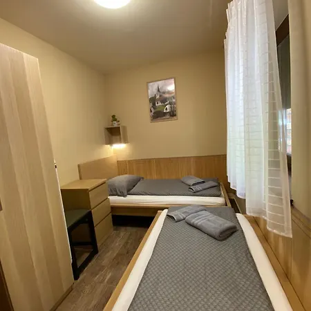 Csicsergő Ház *