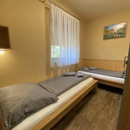 Csicsergő Ház *